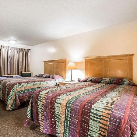 Econo Lodge Inn & Suites Kalispell - Glacier National Park Gateway Экстерьер фото