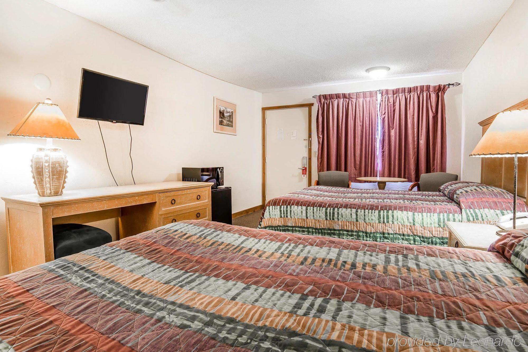 Econo Lodge Inn & Suites Kalispell - Glacier National Park Gateway Экстерьер фото
