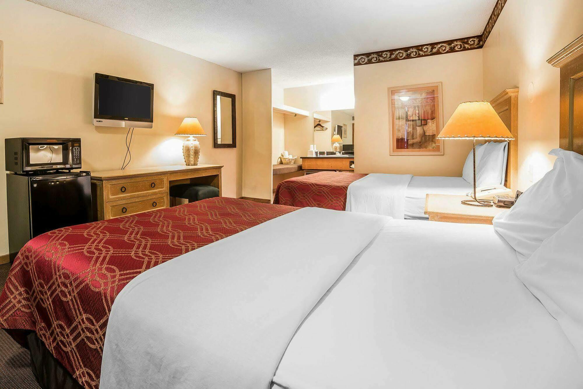 Econo Lodge Inn & Suites Kalispell - Glacier National Park Gateway Экстерьер фото